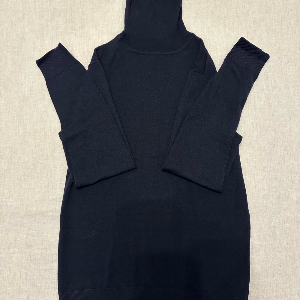 Uniqlo Fine Merino Wool Navy Turtleneck Sweater